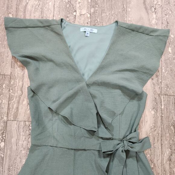🍑She & Sky Sage Green Flouncy Belted Romper Medium - Picture 4 of 12